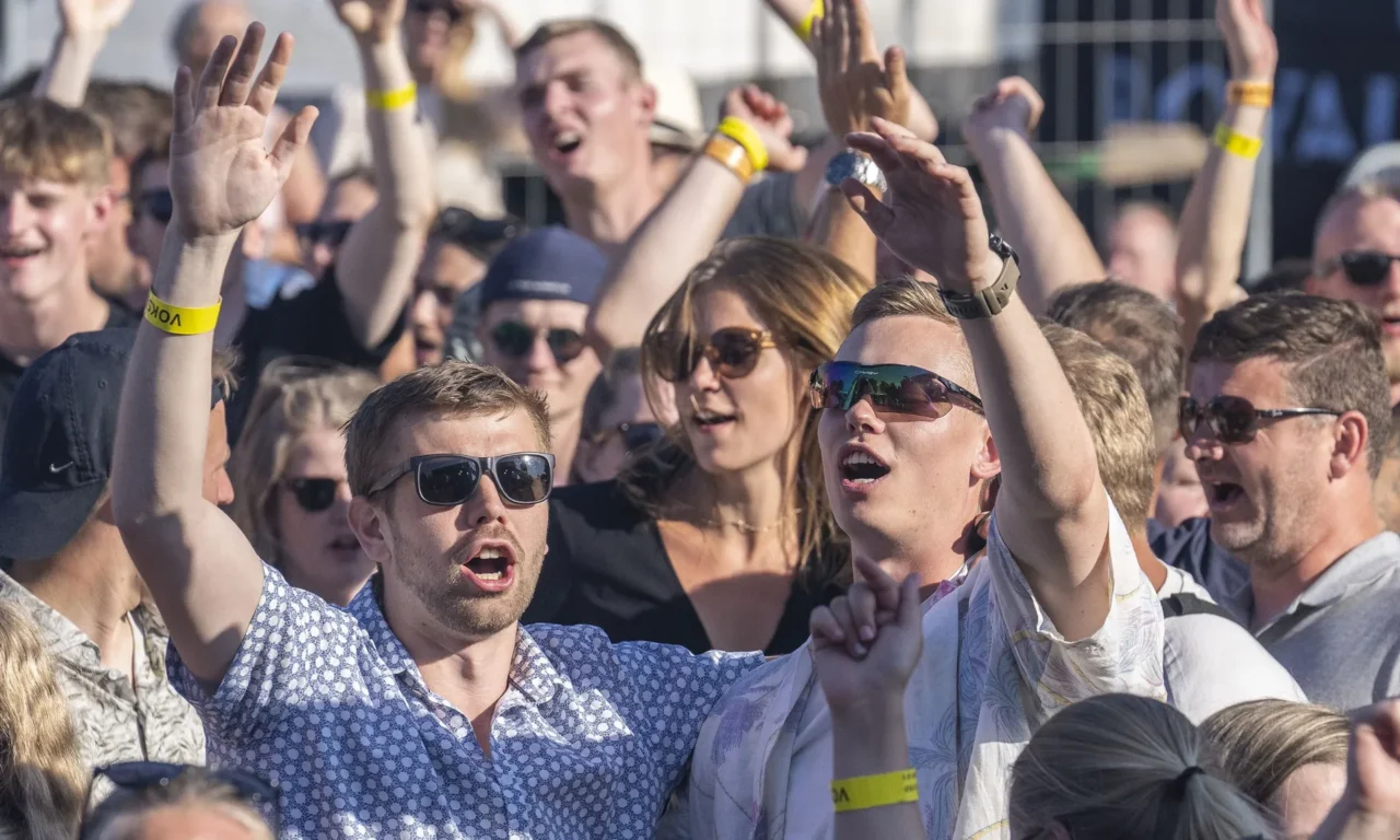 Publikum med armene i vejret