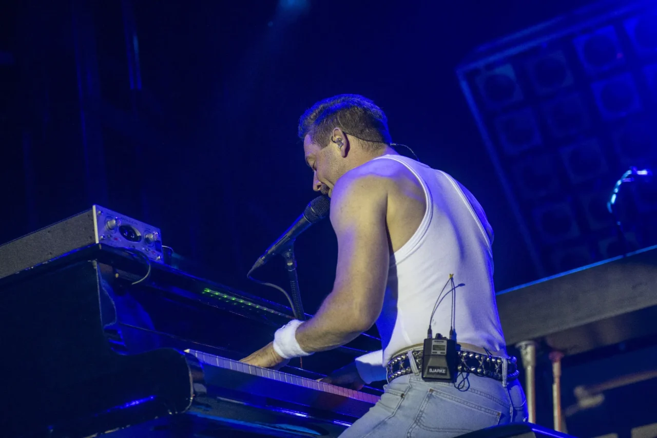 Queen Machine ved klaveret