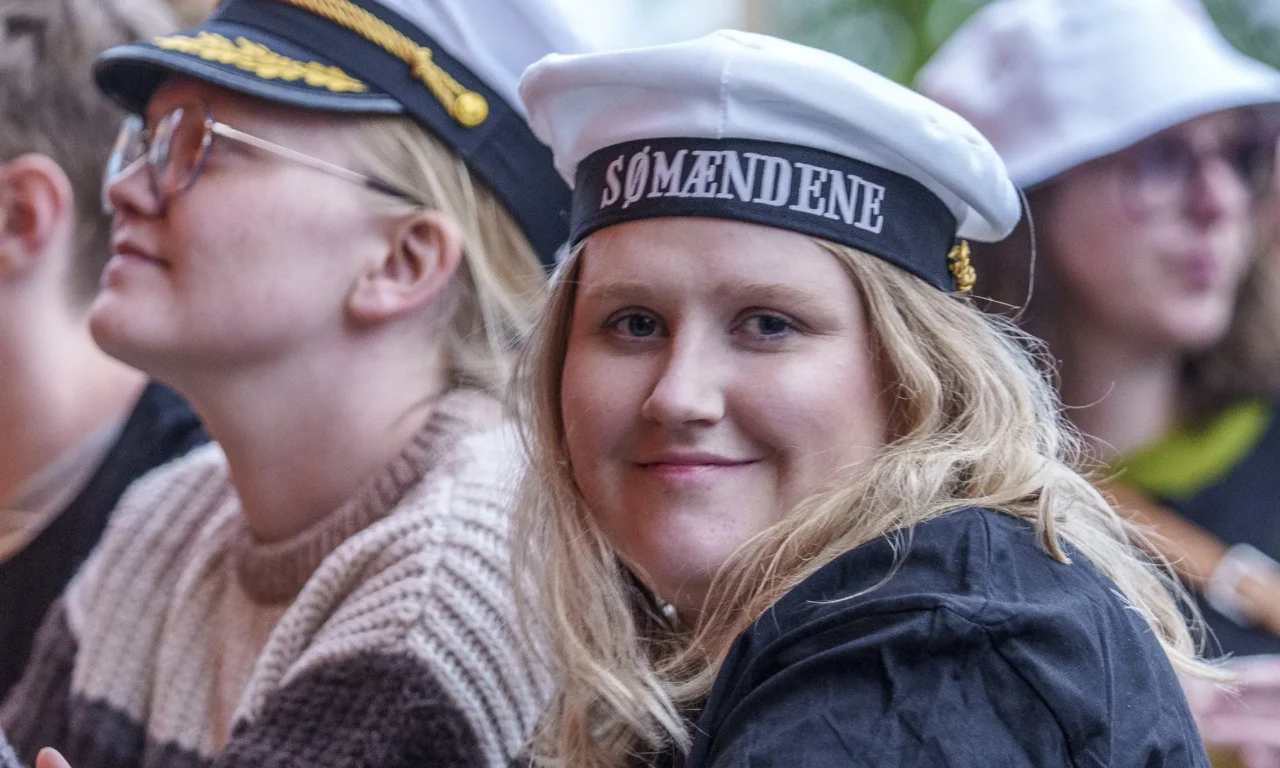 To gæster i Sømændene-huer